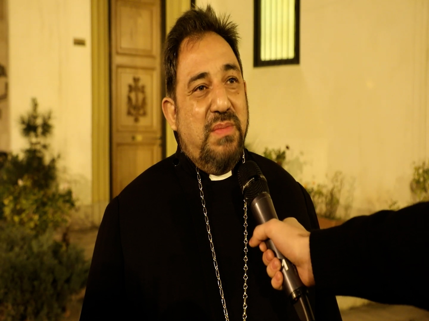 گزارش کلیسا 02.mp4.00_00_53_12.Still001